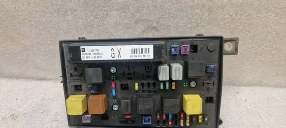Opel Zafira B Fuse module 13206750 5DK00866808