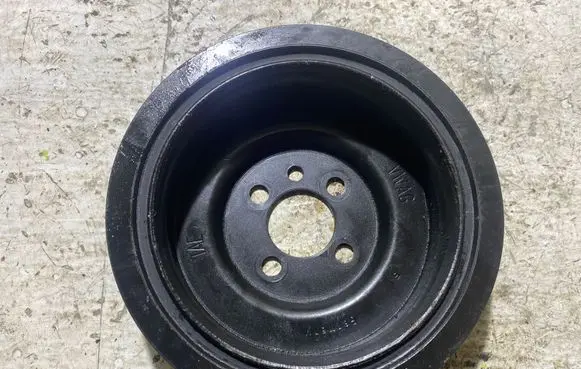 Volkswagen Jetta V Crankshaft pulley 03G105243