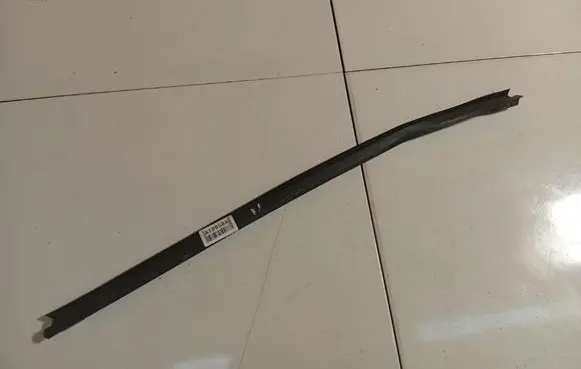 Opel Zafira A Front door glass trim molding 09100411