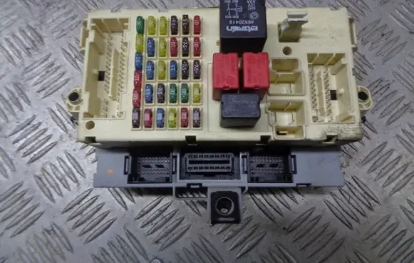 Alfa Romeo 147 High voltage junction box 467463750