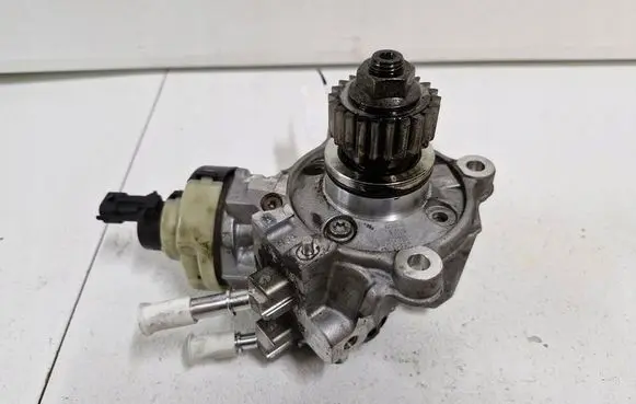 Renault Trafic III (X82) Fuel injection high pressure pump 167009230R