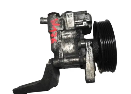 BMW 5 E60 E61 Power steering pump 6779362