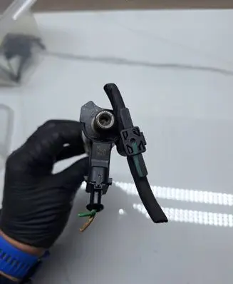 Fuel injector