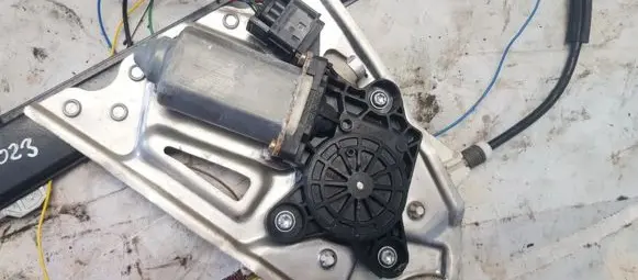 Mercedes-Benz S W220 Front door window regulator motor a2207300346