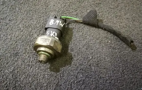 BMW 5 E39 Air conditioning (A/C) pressure sensor 64538370623 64.53-8370623