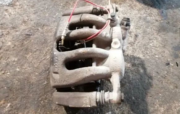 Peugeot 607 Front brake caliper