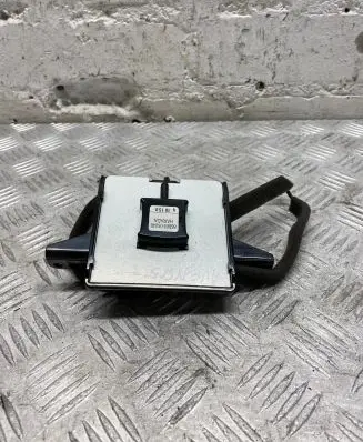 Toyota Avensis T270 GPS navigation control unit/module 8686005040 HARADA 10159