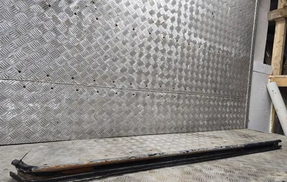 Renault Trafic II (X83) Sliding door middle rail 