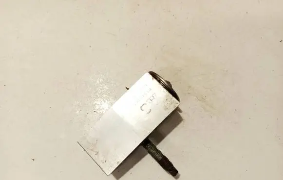 Chrysler Voyager Air conditioning (A/C) expansion valve p1312001