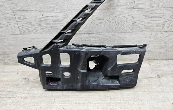 Skoda Octavia Mk3 (5E) Front bumper mounting bracket 5E0807055D