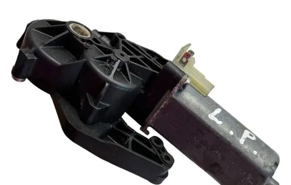 Infiniti QX56 Seat adjustment motor 0390203479