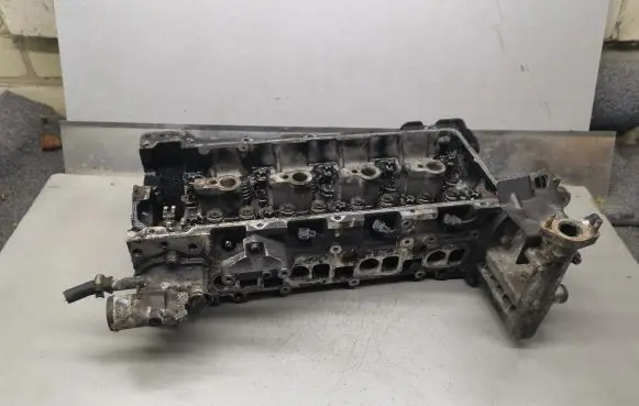 Mercedes-Benz Vito Viano W638 Engine head A6112000690 0115CD042