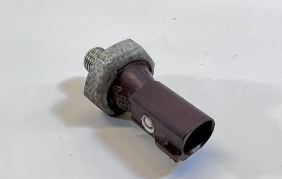 Audi A4 S4 B8 8K Oil pressure sensor 038919081H