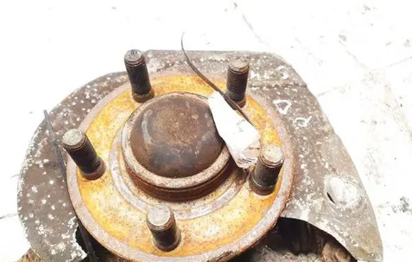 Front wheel hub