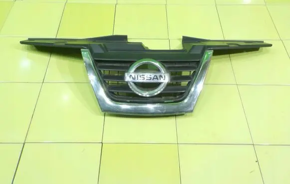 Nissan Juke I F15 Front bumper upper radiator grill 620721KA6A