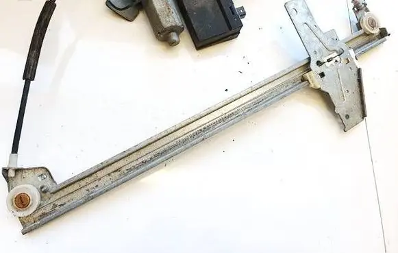 Peugeot 307 Front door window regulator motor