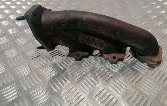Audi Q7 4L Exhaust manifold 06E253034AA