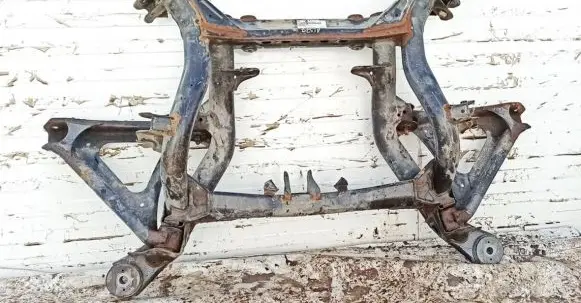 Volkswagen Touareg I Front subframe