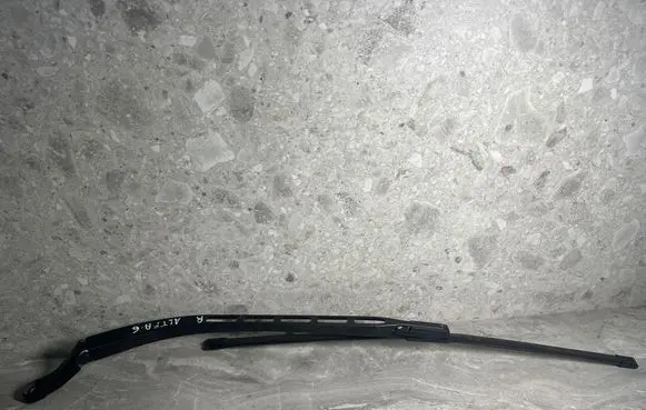 Front wiper blade arm