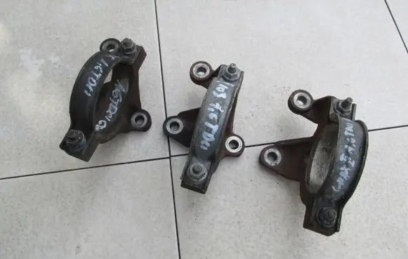 Ford Focus Driveshaft support bearing bracket AV613K305CA