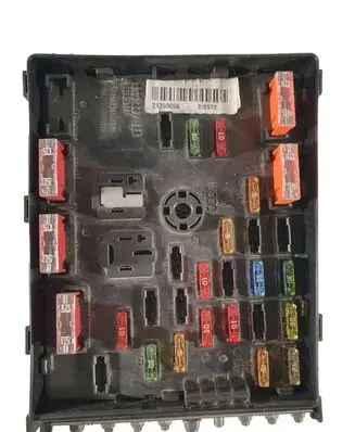 Volkswagen Polo IV 9N3 Fuse module 3C0937125