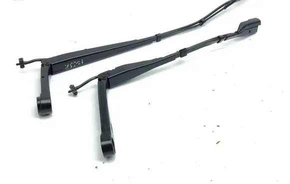 Opel Astra L Front wiper blade arm