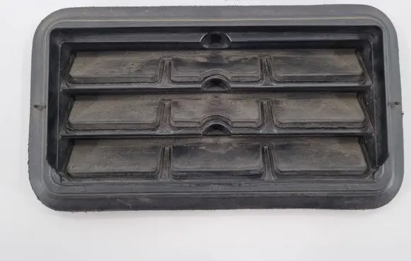 Dodge Challenger Quarter panel pressure vent 68170766AB