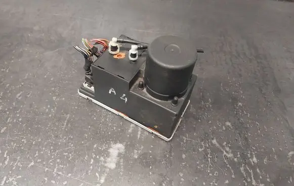 Audi A4 S4 B5 8D Central locking vacuum pump 8D0862257