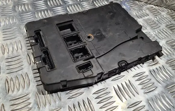 Renault Scenic II - Grand scenic II Central body control module 8200525383 S118400140D