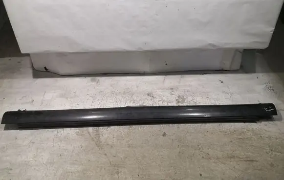Toyota Avensis T250 Sill 7585105010