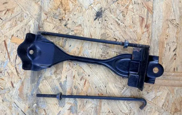 Nissan Qashqai+2 Battery bracket 24427EB70A