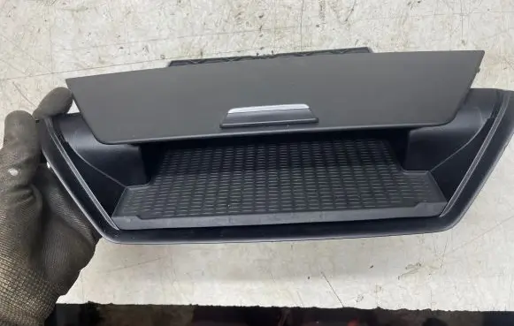 BMW X1 E84 Glove box 1696938 5299263 010203040506
