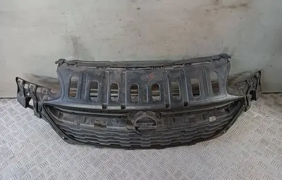 Opel Corsa E Front bumper upper radiator grill 39003576 475498858