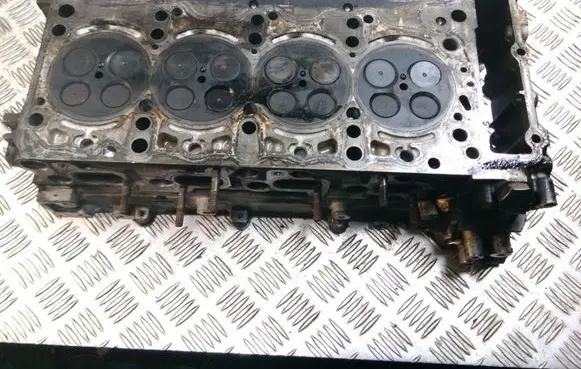 Mercedes-Benz Sprinter W906 Engine head R6510180201 A6510180201