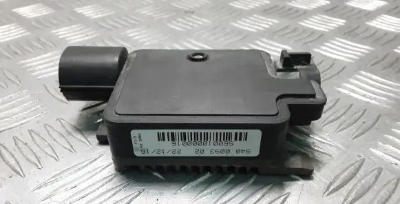 Volvo V40 Coolant fan relay 940009302