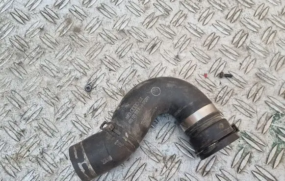 Audi A8 S8 D3 4E Engine coolant pipe/hose 4E0121052A