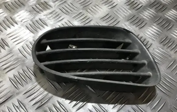 Mitsubishi Carisma Front bumper lower grill mr153415