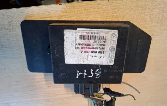 Volkswagen PASSAT B5 Central body control module 3B0959799A 3B0959799