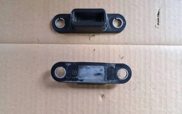 Dacia Dokker Sliding door upper roller guide/hinge 824446669R