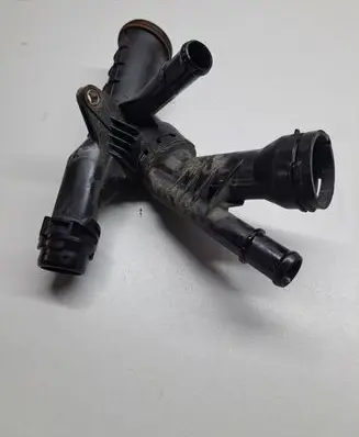 Volkswagen PASSAT B8 Engine coolant pipe/hose 04L121026Q