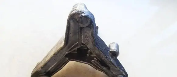 Volvo S40, V40 Engine mounting bracket mr290428