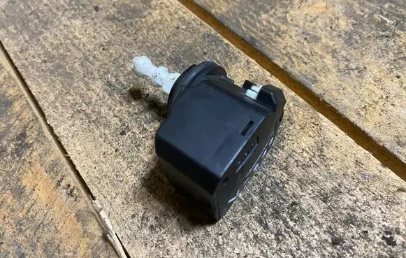 Headlight level adjustment motor