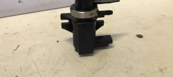Peugeot 607 Vacuum valve 96882AA