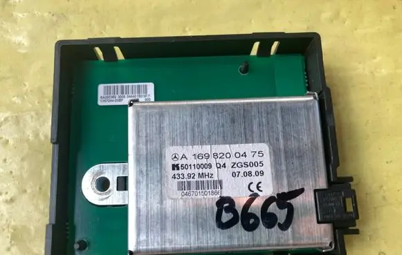 Mercedes-Benz B W245 Antenna control unit A1698200475