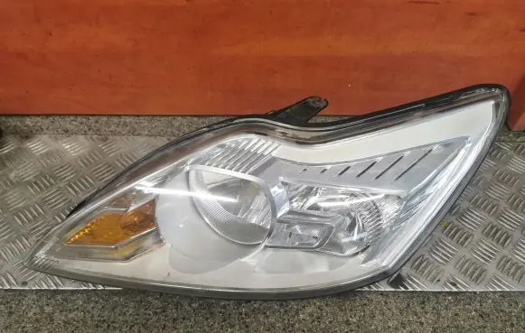 Ford Focus Headlight/headlamp 8M5113W030BD