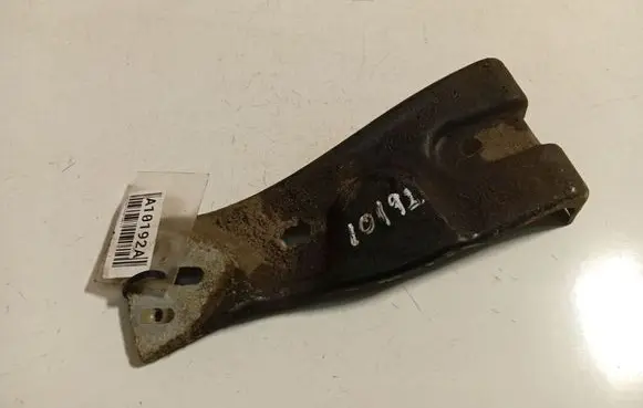 Volkswagen PASSAT B6 Radiator mount bracket 
