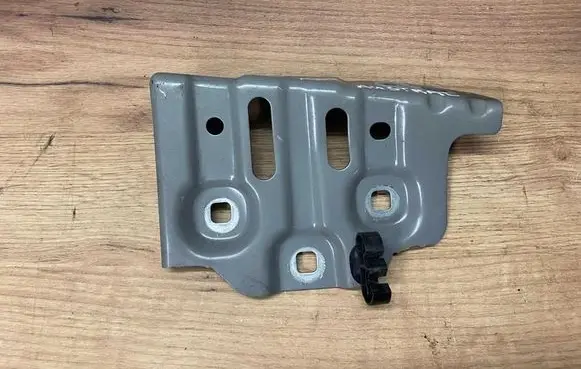 Renault Austral Fender mounting bracket 631220027R