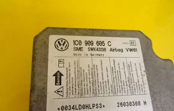 Volkswagen PASSAT B5 Airbag control unit/module 1C0909605C