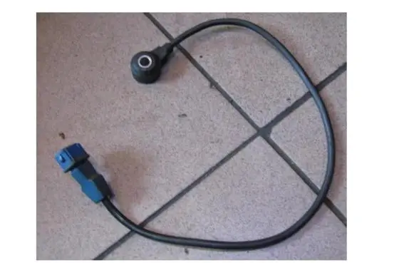 Audi A4 S4 B5 8D Detonation knock sensor 1054905377 0261231036
