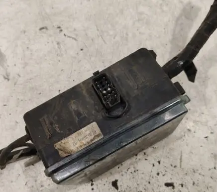 BMW 5 E28 Fuse module 13801758F